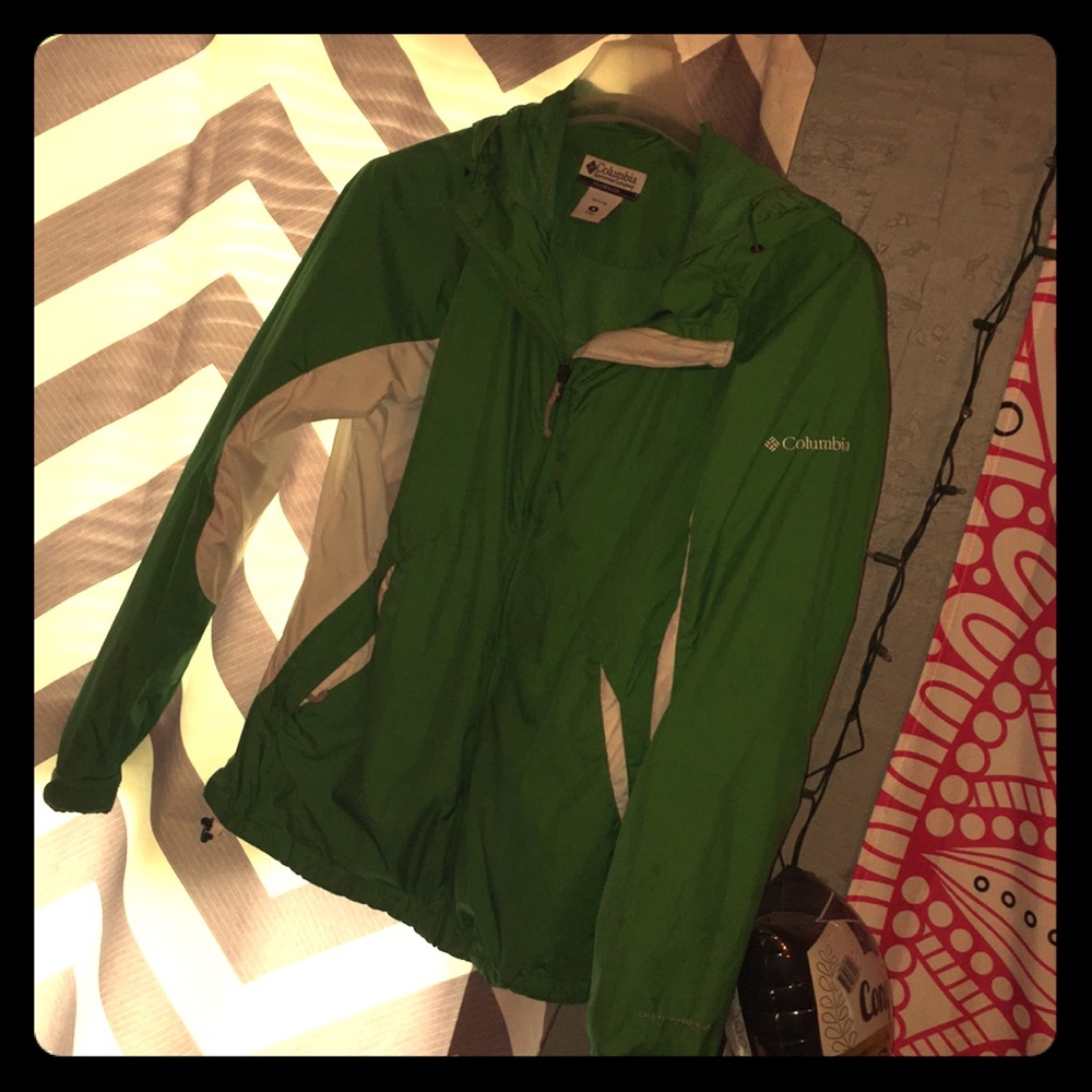 Super comfortable Columbia windbreaker
